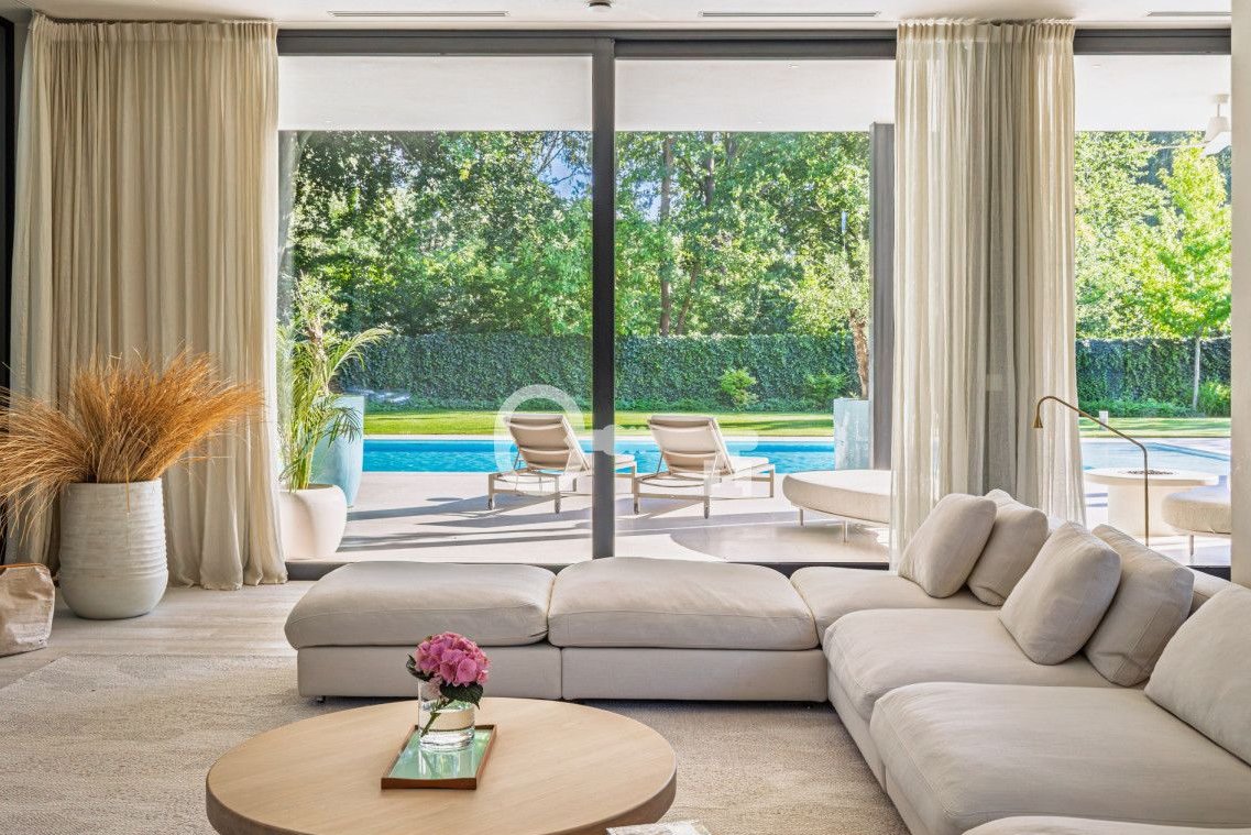 Willa z basenem | Klarysew | Szkoła Amerykańska