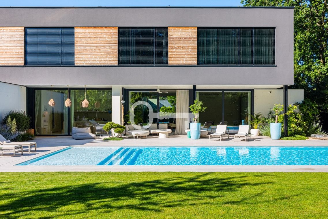 Willa z basenem | Klarysew | Szkoła Amerykańska