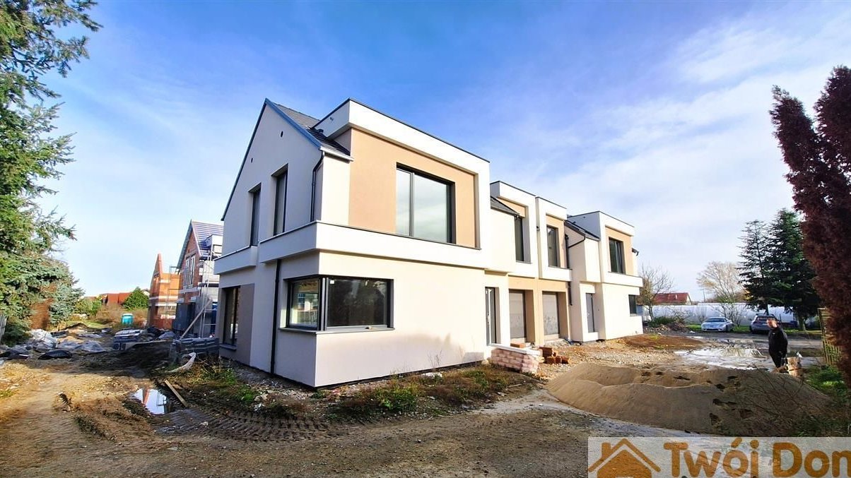 Dom z urządzonym ogrodzonym ogrodem – Wrocław 7min