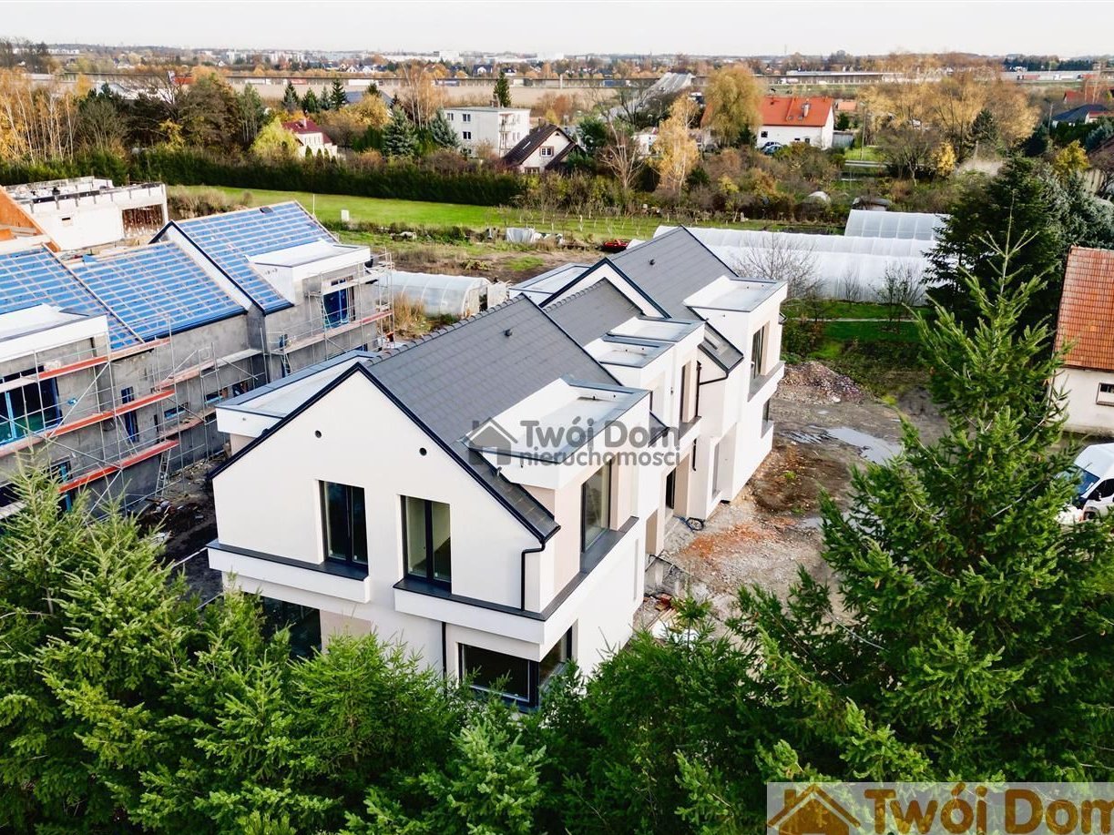 Dom z urządzonym ogrodzonym ogrodem – Wrocław 7min