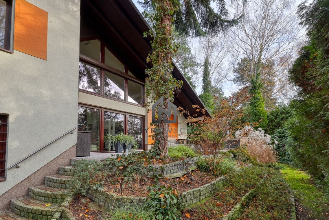 Dom wolnostojący z salonem wysokim na 6m Józefów