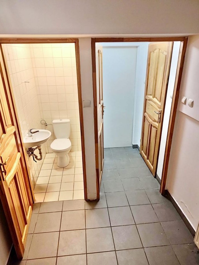 Dom 6 pokoi, 2 duże łazienki, plus dodatkowe wc