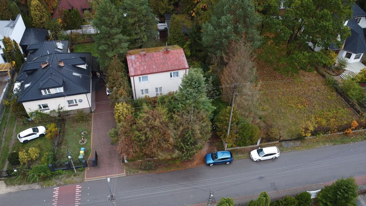 Dom wolnostojący z zabudową gospodarczą w Zalesiu Dolnym