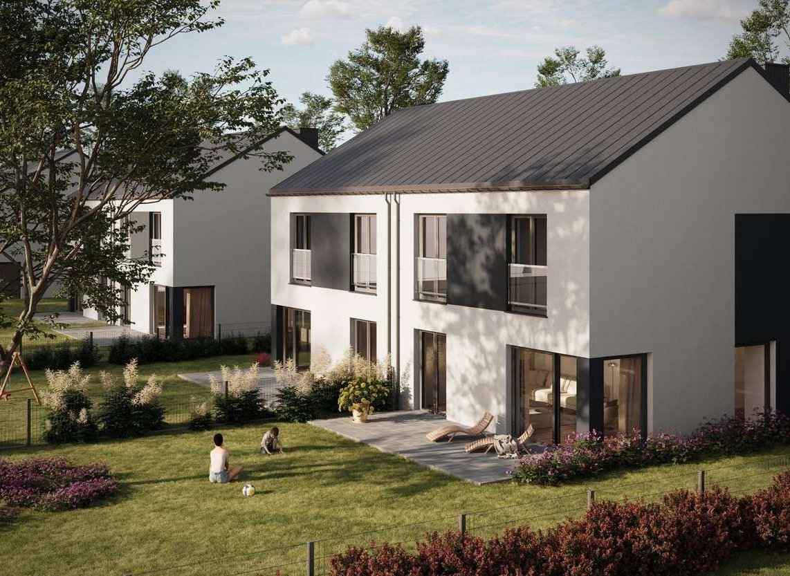 Nowe domy w Nowosolnej z furtką do lasu