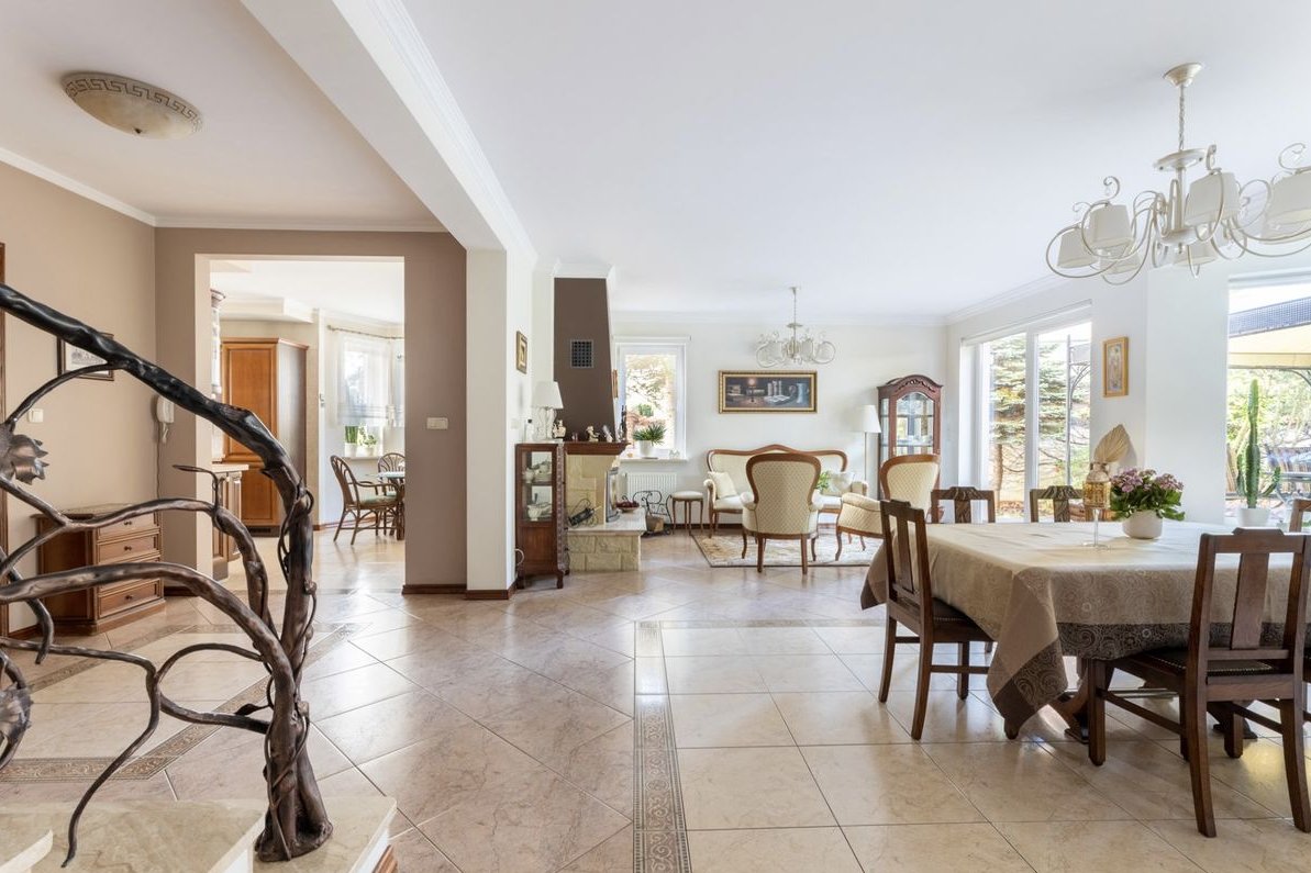 Wyjątkowy dom na sprzedaż – Chyby, ul. Cisowa (zamknięte os. Zielone)