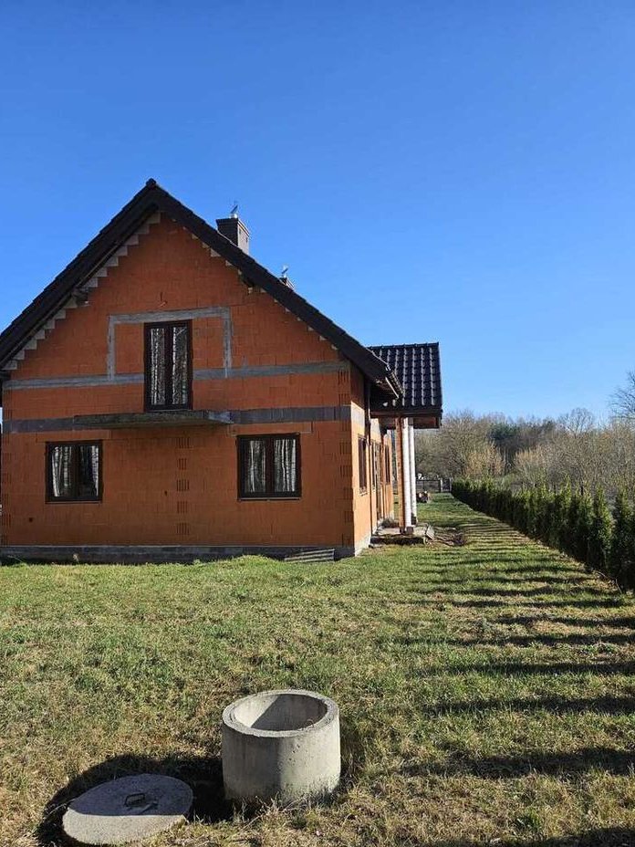 Dom piętrowy w stanie surowym zamkniętym - 260 m²