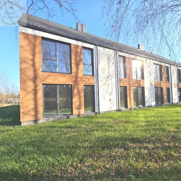 Skrajny segment z garażem i ogrodem