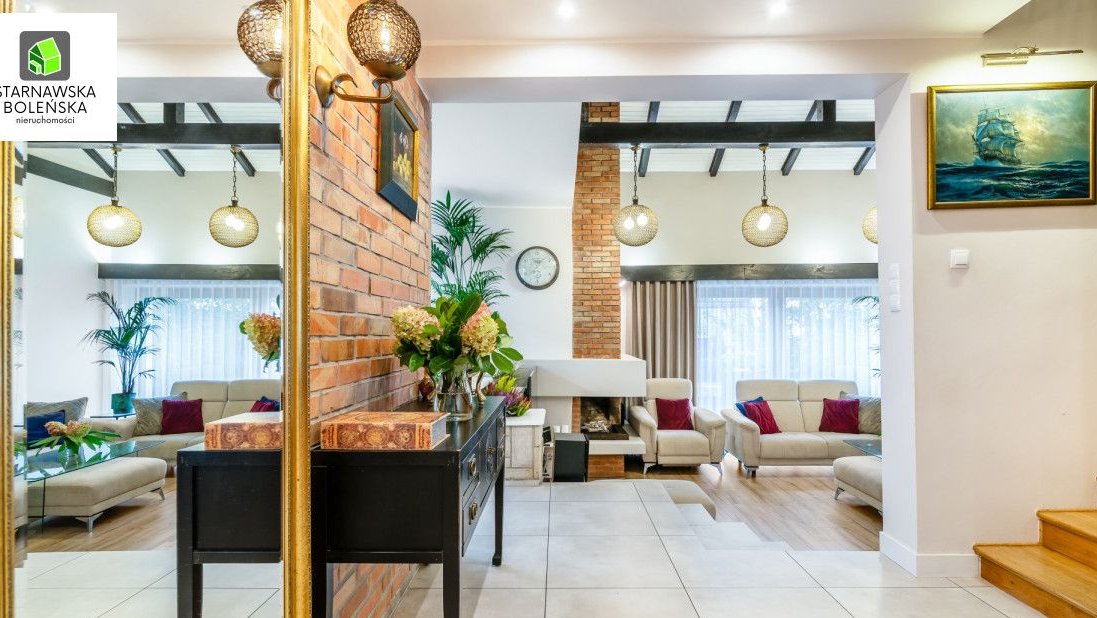 4 sypialnie, 2 łazienki dodatkowy pokój "klubowy".