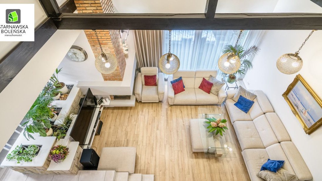 4 sypialnie, 2 łazienki dodatkowy pokój "klubowy".