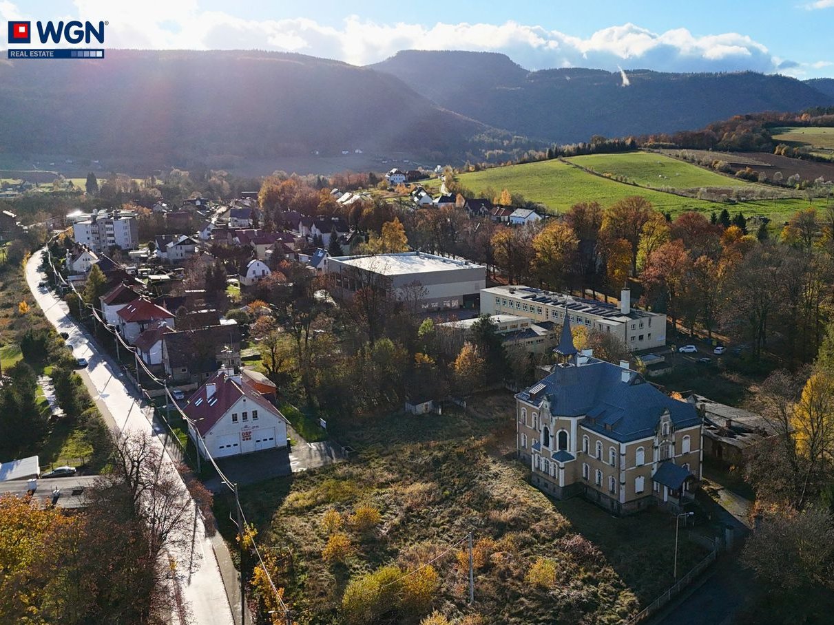 Zabytkowy pałac - dawny szpital - na sprzedaż.