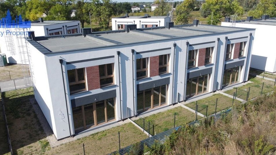 Nowoczesny segment z ogródkiem