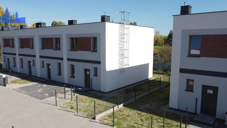 Nowoczesny segment z ogródkiem