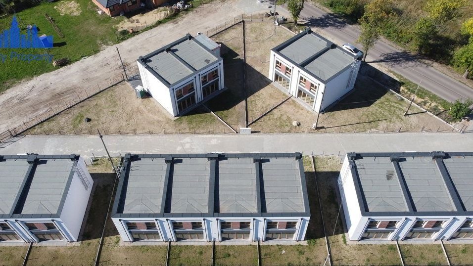 Nowoczesny segment z ogródkiem