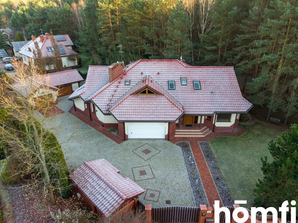 Willa miejska w bezpośrednim sąsiedztwie lasu