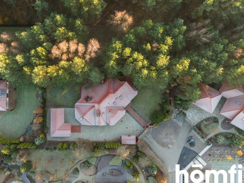 Willa miejska w bezpośrednim sąsiedztwie lasu