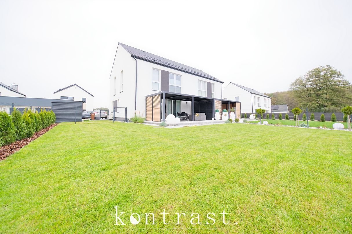 Piękny dom pod lasem, spokojna okolica