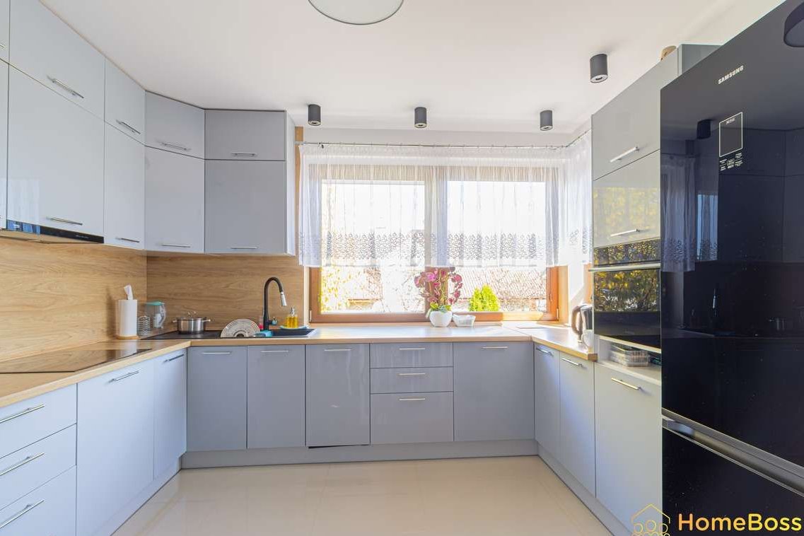 Dom pod Kielcami z częścią gospodarczą 280 m2 | szybki dojazd do Kielc