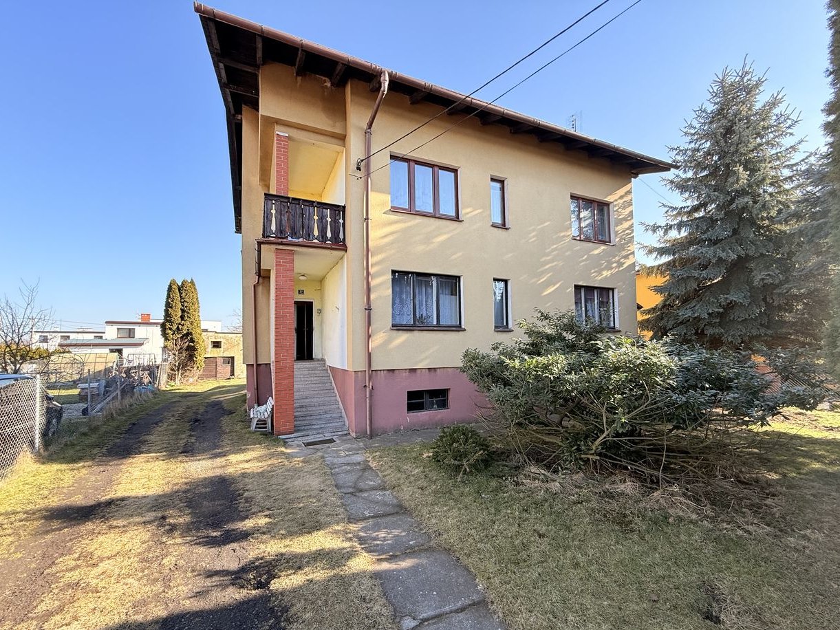 Duży ustawny dom wolnostojący z działką i garażem