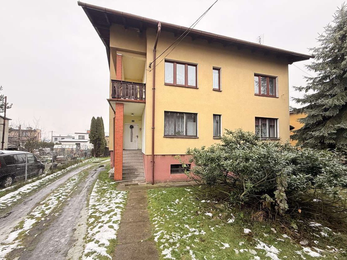 Duży ustawny dom wolnostojący z działką i garażem