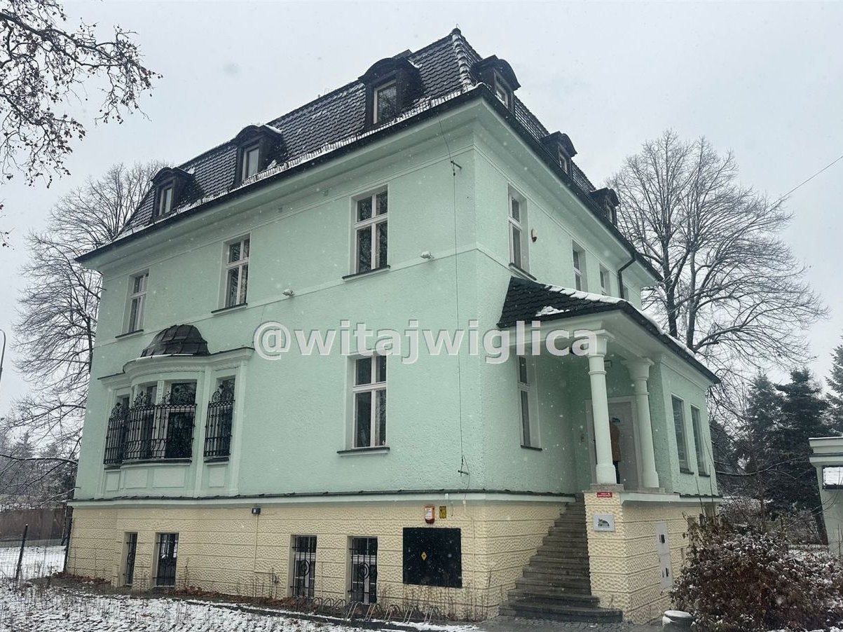 Szkoła, żłobek, siedziba firmy. TOP,