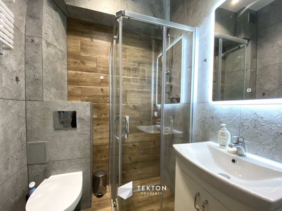 Dwa niezależne pokoje, osobna kuchnia, parter