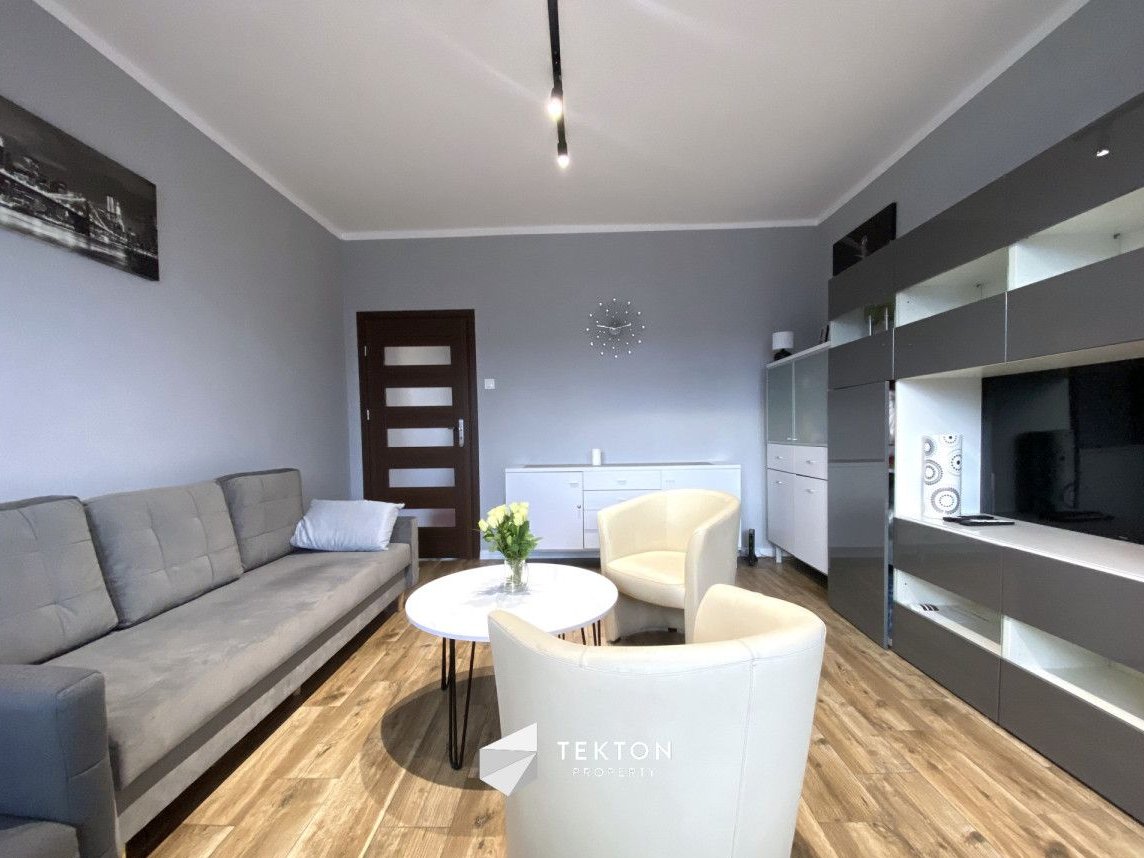 Dwa niezależne pokoje, osobna kuchnia, parter