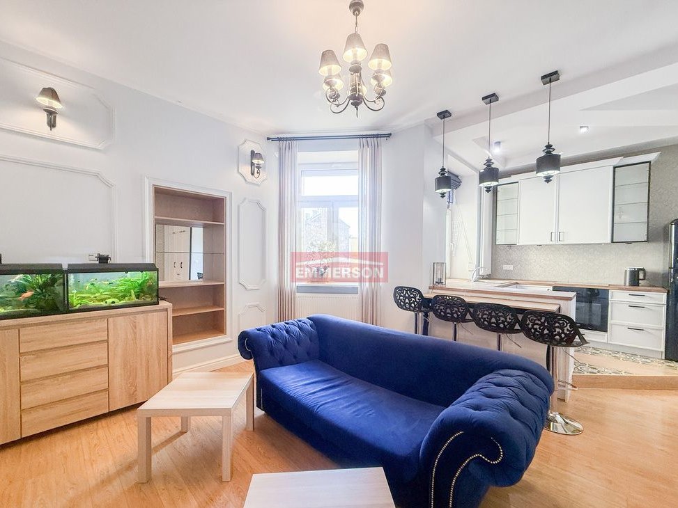 Podwyższony parter, Bulwary Wiślane, Centrum