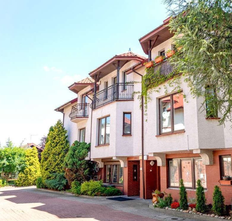 Segment 246 m² z ogrodem i 2 miejscami postojowymi – Warszawa Włochy