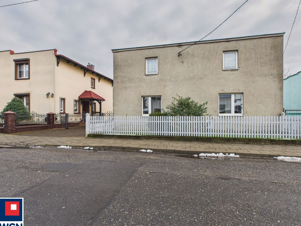 Atrakcyjny dom w spokojnej dzielnicy miasta z dużą działką w Kościanie