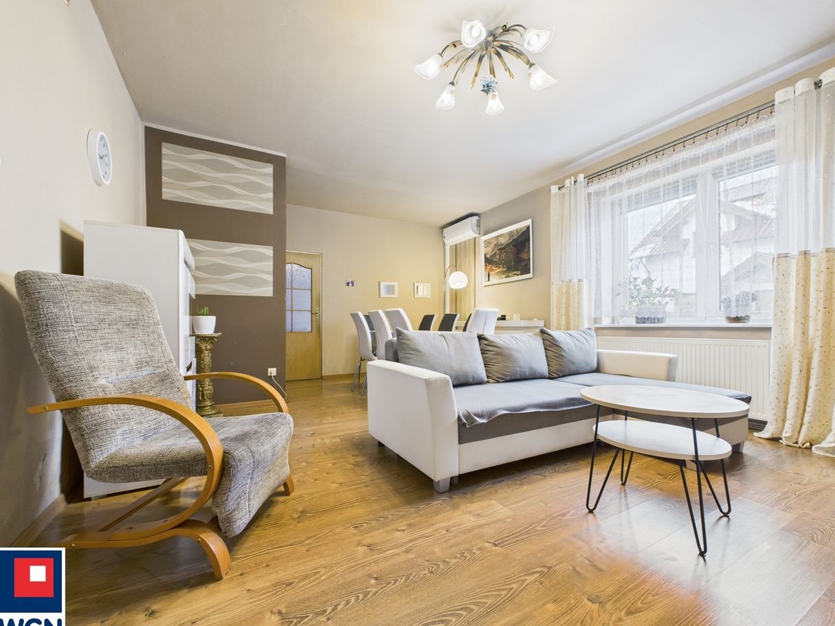 Atrakcyjny dom w spokojnej dzielnicy miasta z dużą działką w Kościanie