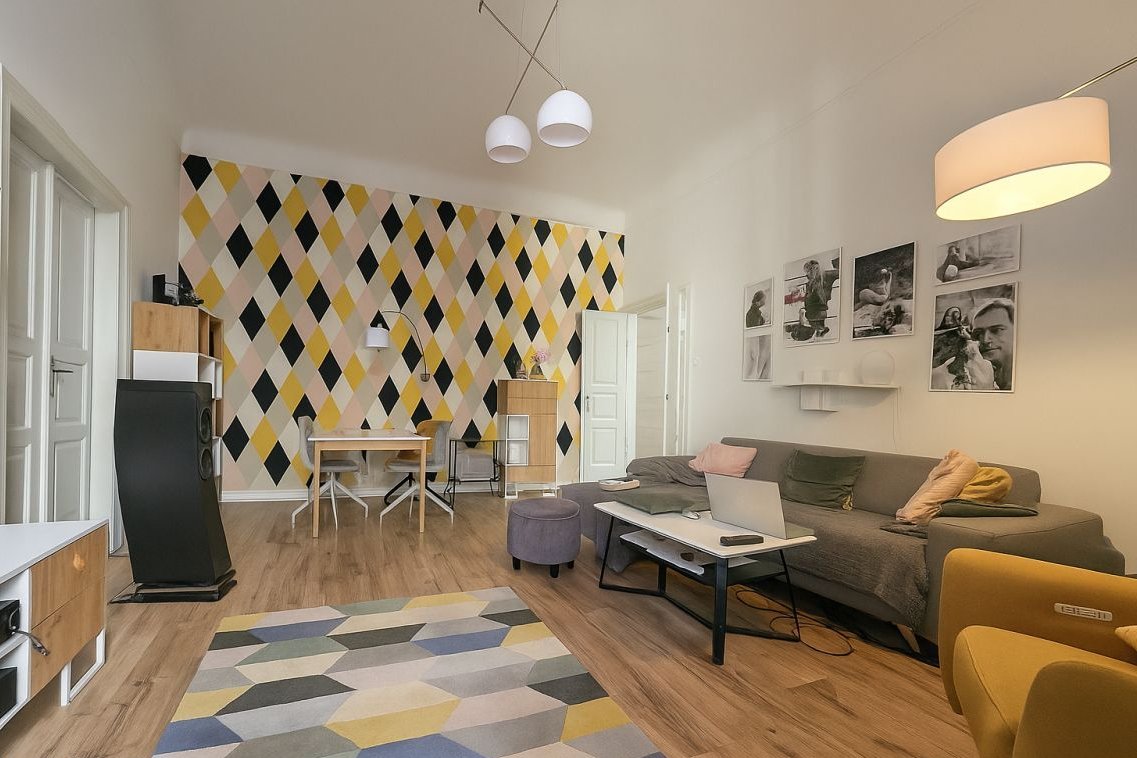 Kamienica pod Atlasami, winda, dworzec