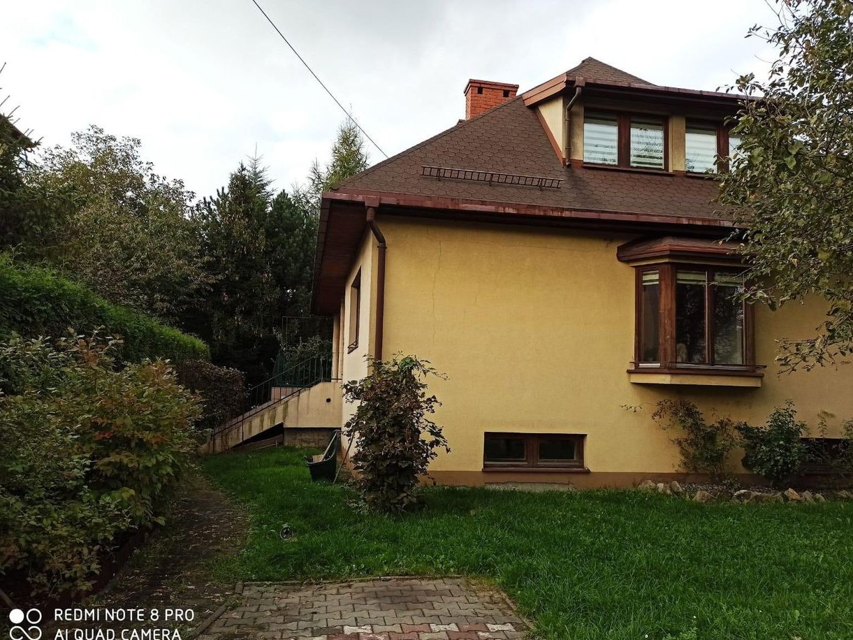 Dom z możliwościa zamieszkania dwóch rodzin