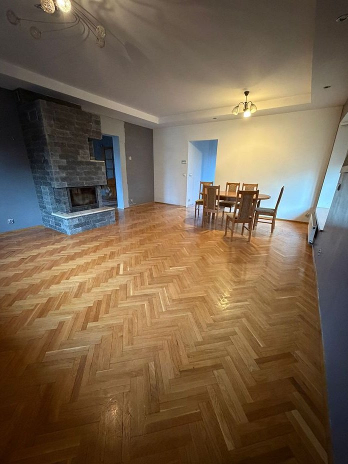 Dom z możliwościa zamieszkania dwóch rodzin