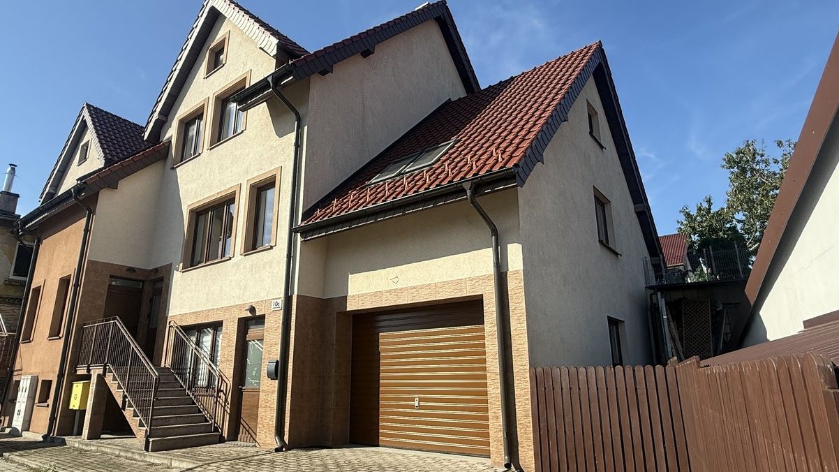 DOM Z LOKALAMI UŻYTKOWYMI - OKAZJA INWESTYCYJNA