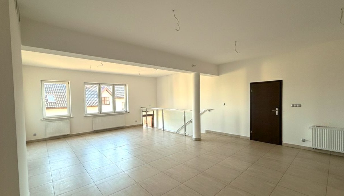 DOM Z LOKALAMI UŻYTKOWYMI - OKAZJA INWESTYCYJNA