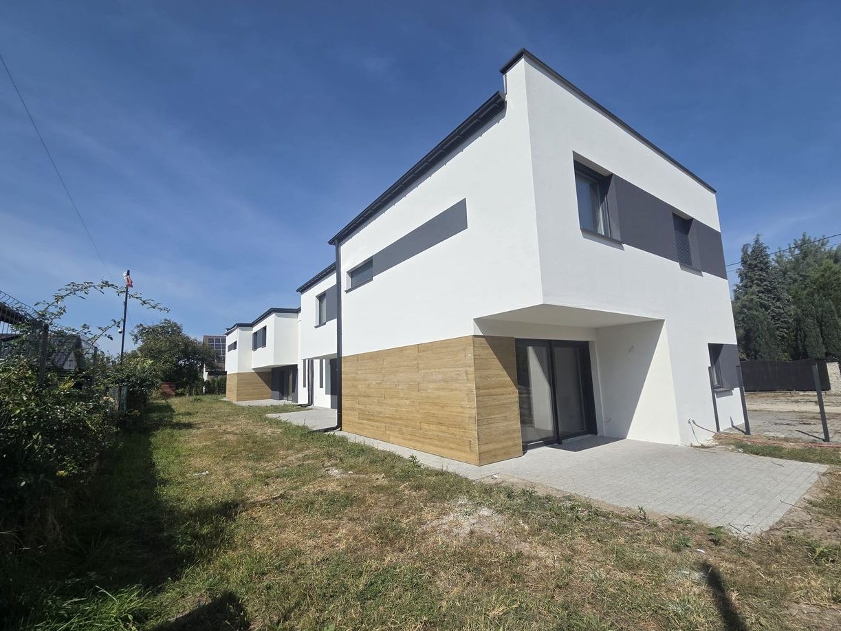 Skrajny segment / szereg z dużym ogródkiem w doskonałej lokalizacji!