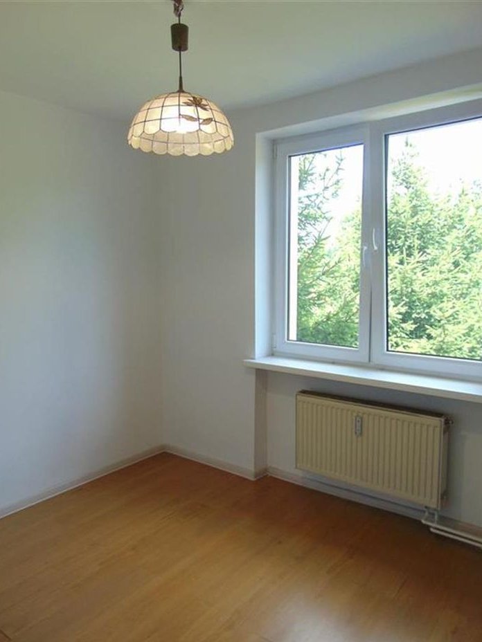 Atrakcyjny, 2 - lokalowy dom na zabudowanym osiedlu