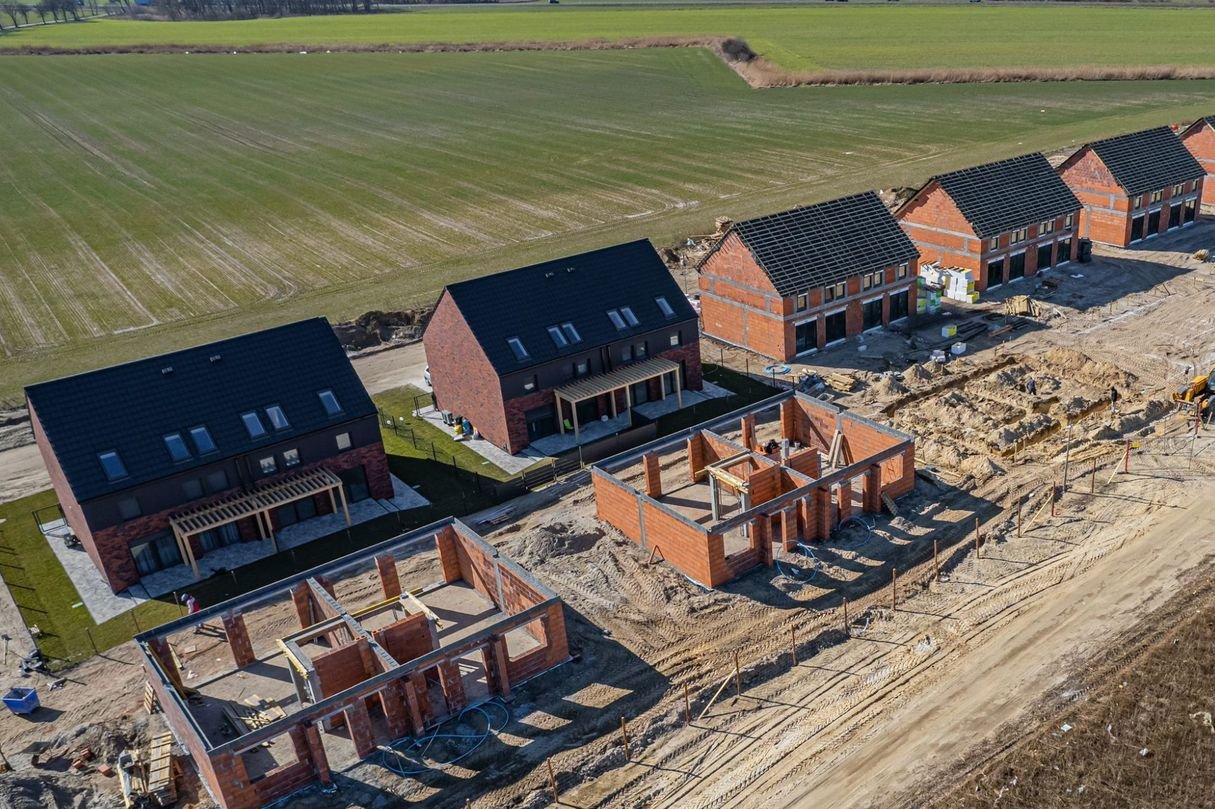 Domy w Zbrudzewie, pompa ciepła, nowoczesne budownictwo, Bazyliowa