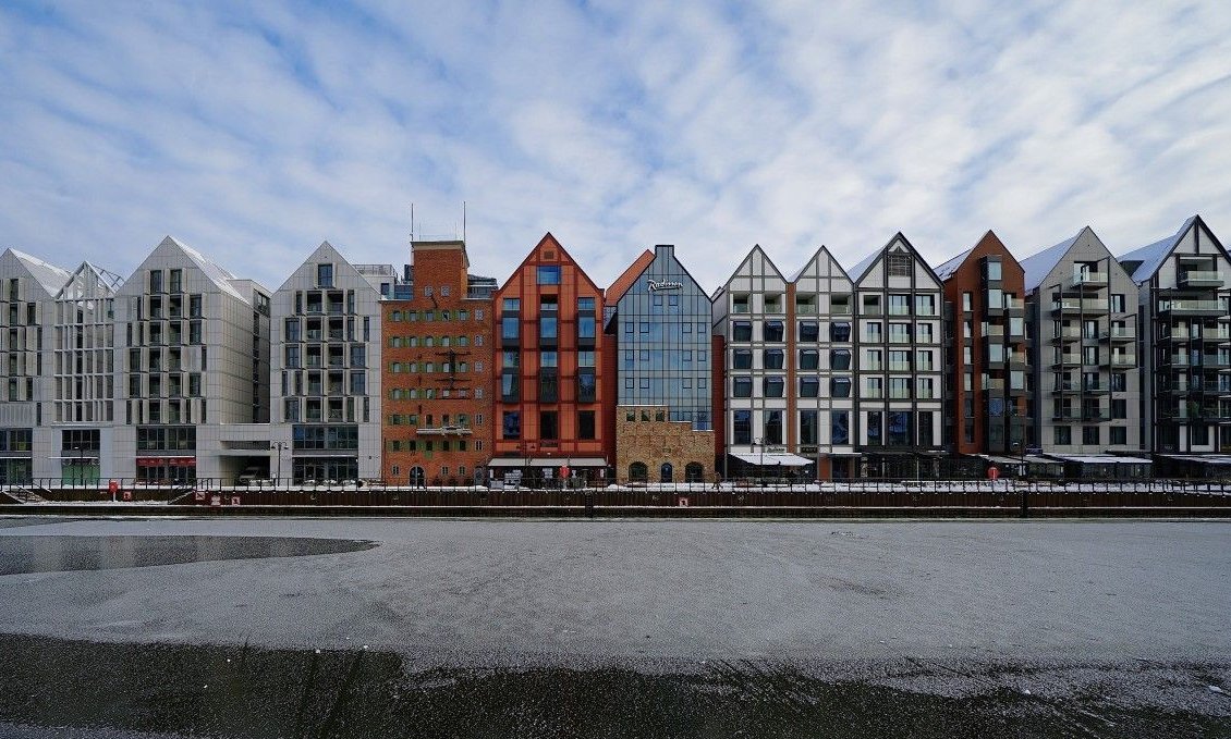 2km do Starówki/Obok tramwaj