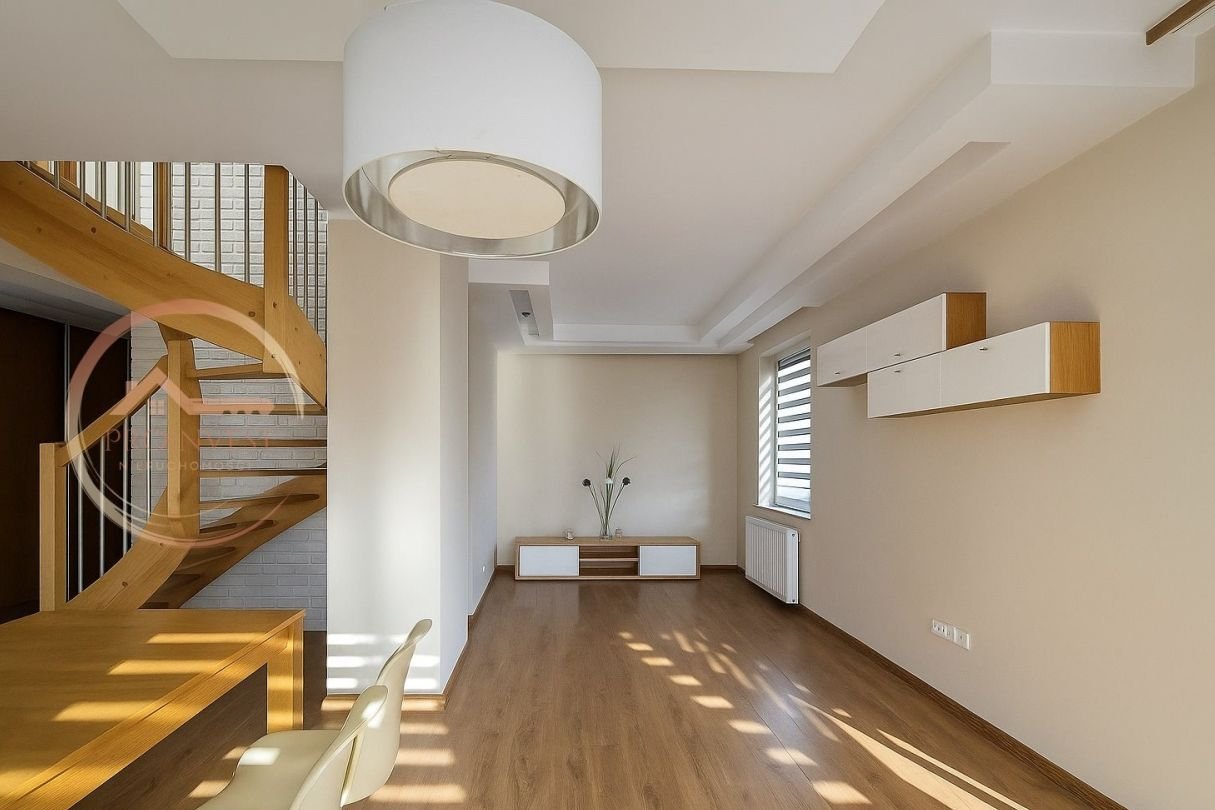 Zielonka, garaż, ogródek, 5 pokoi, teren zamknięty