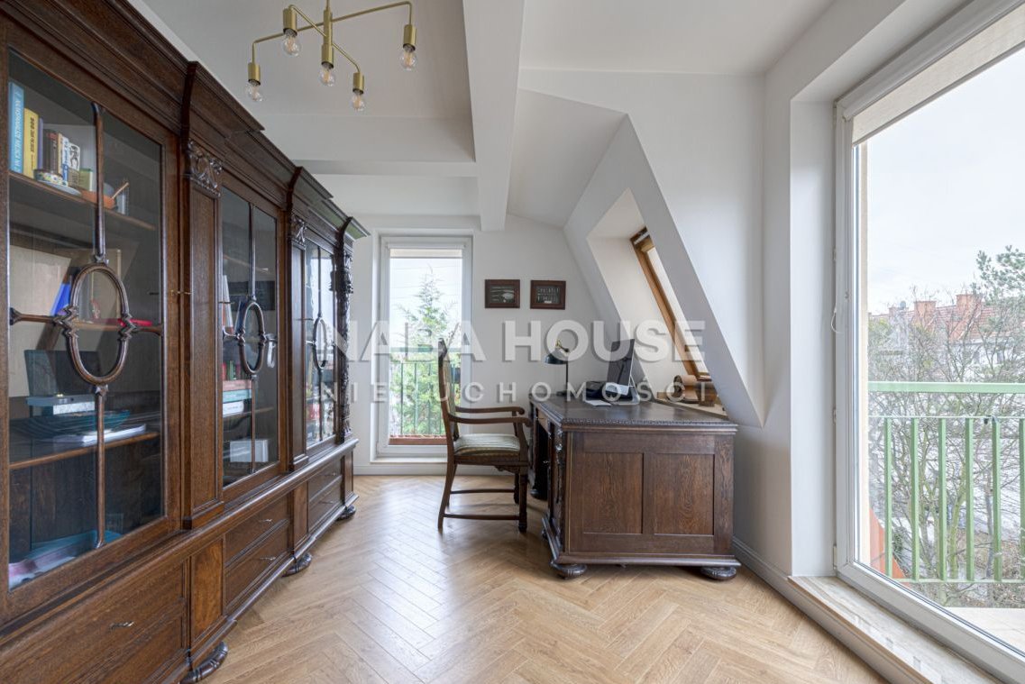 Wygodne mieszkanie z klimatem poddasza.