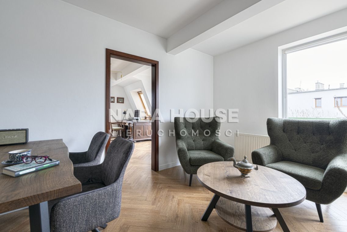 Wygodne mieszkanie z klimatem poddasza.