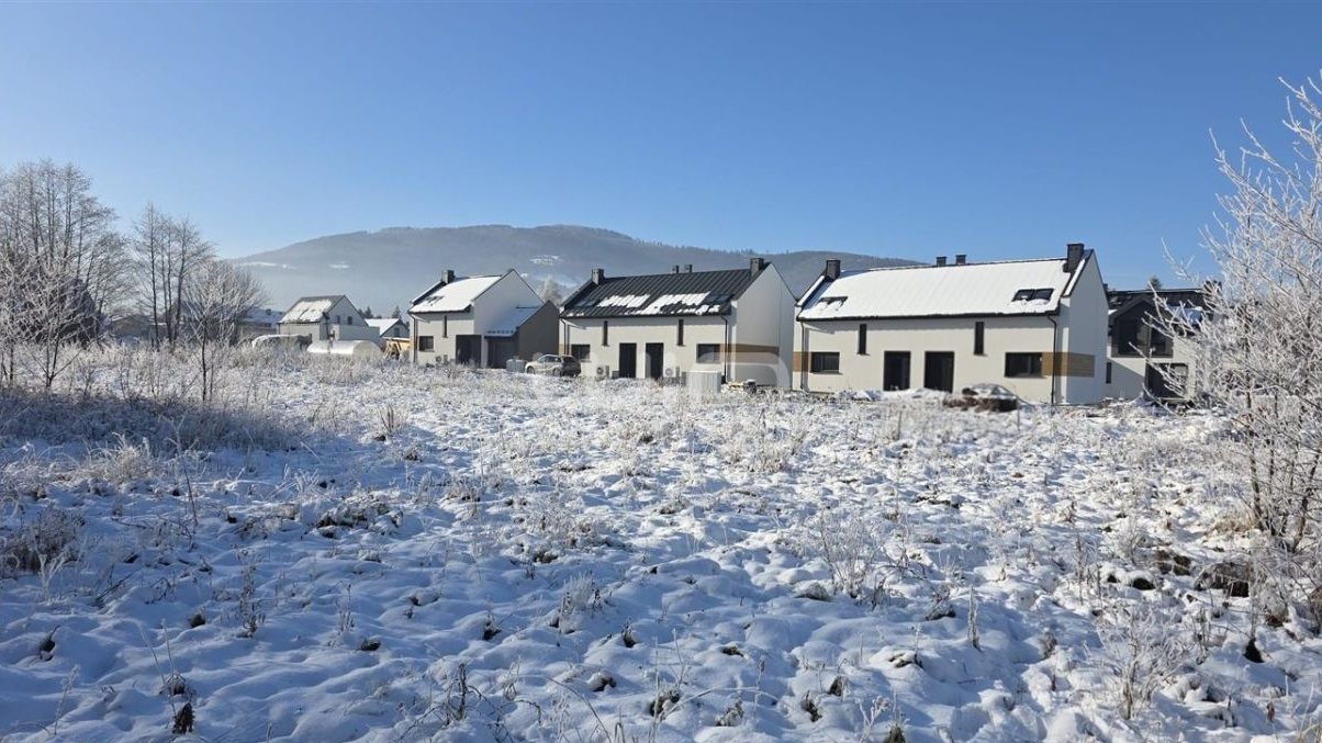 4km od Bielska-Białej i 4 km od Szczyrku