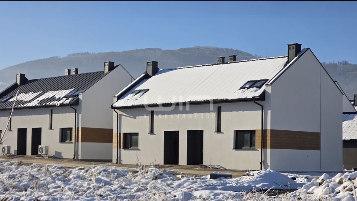 4km od Bielska-Białej i 4 km od Szczyrku