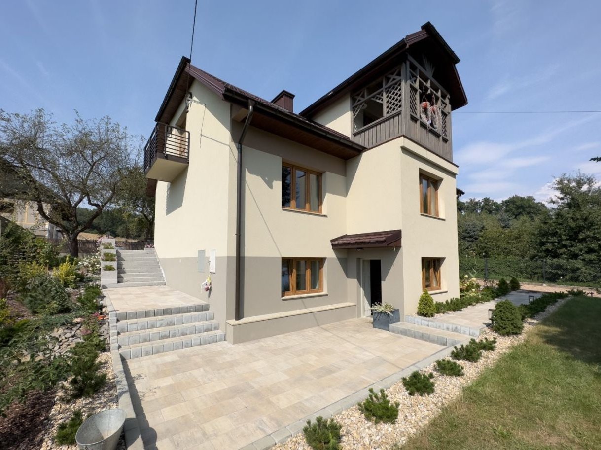 Dom 3 Piętra - 230 M2 - Działka 12 Arów - Zarzyce