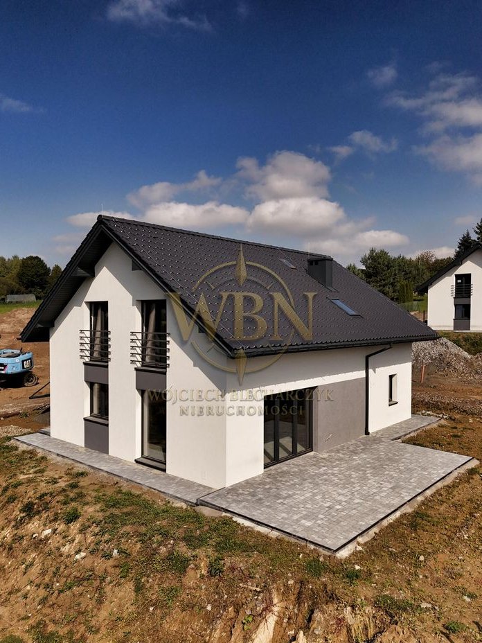 Dom z 8 arową Dzałką, Garażem, Dużym Salonem!