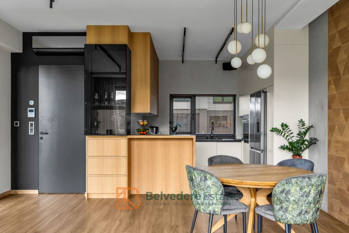 Nowoczesny, wykończony dom na osiedlu Wille Powsin