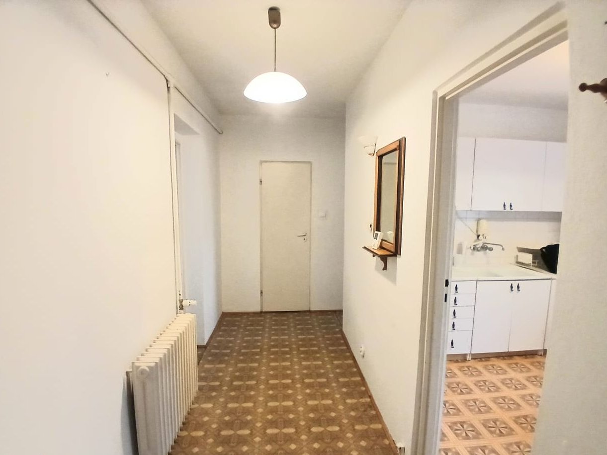 Dom wolnostojący przy Puszczy Kampinoskiej na wylotówce w Łomiankach.