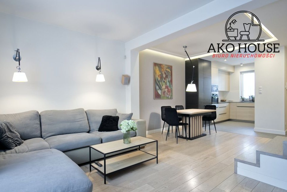 Nowoczesny Dom z Garażem: Komfort i Funkcjonalność