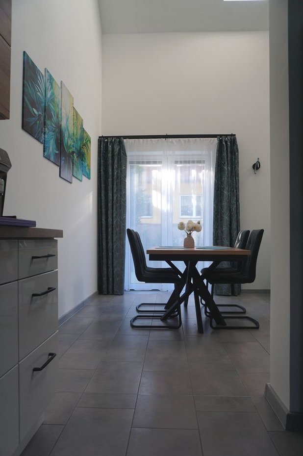 Dom gotowy do zamieszkania z garażem i ogrodem dobry dojazd do Krakowa